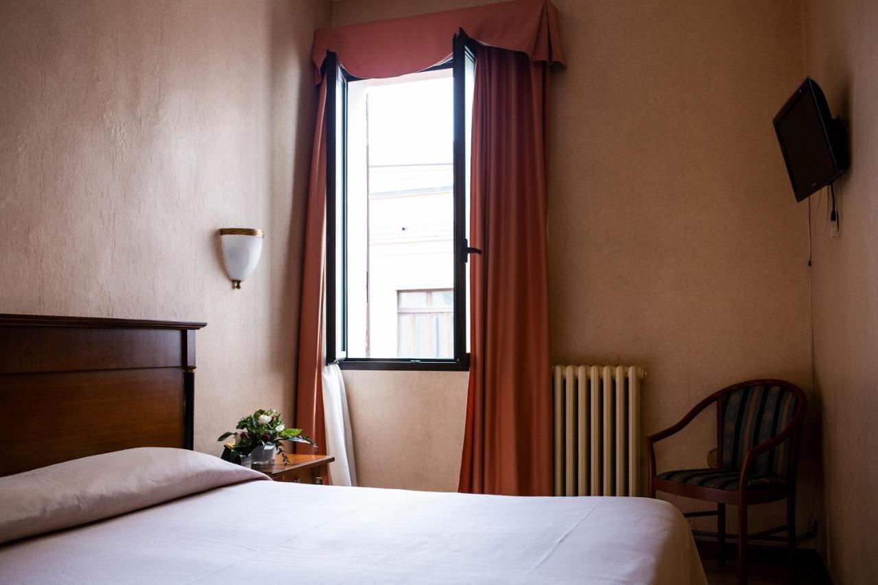 Hotel Astor Piacenza Eksteriør billede