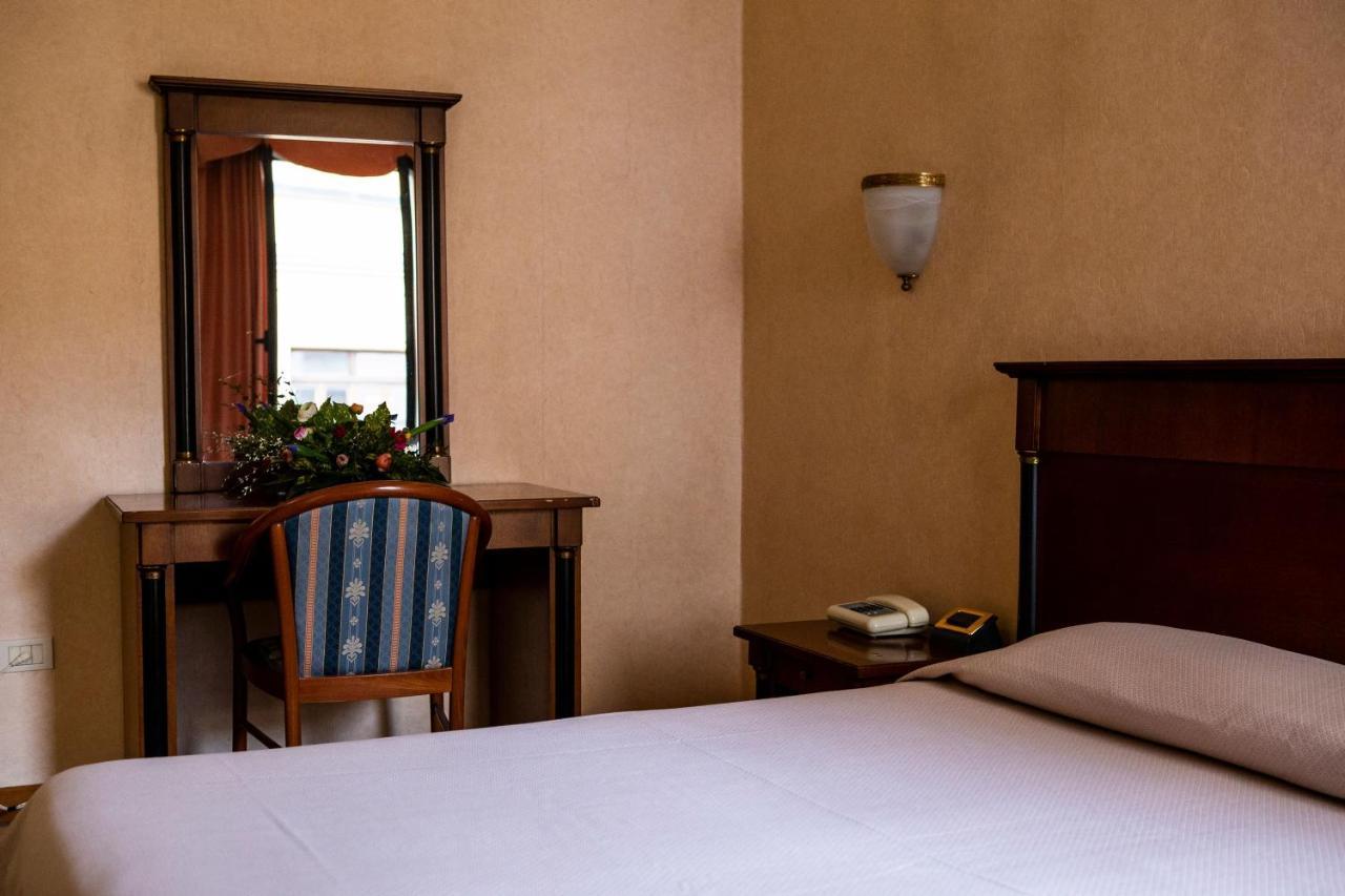Hotel Astor Piacenza Eksteriør billede